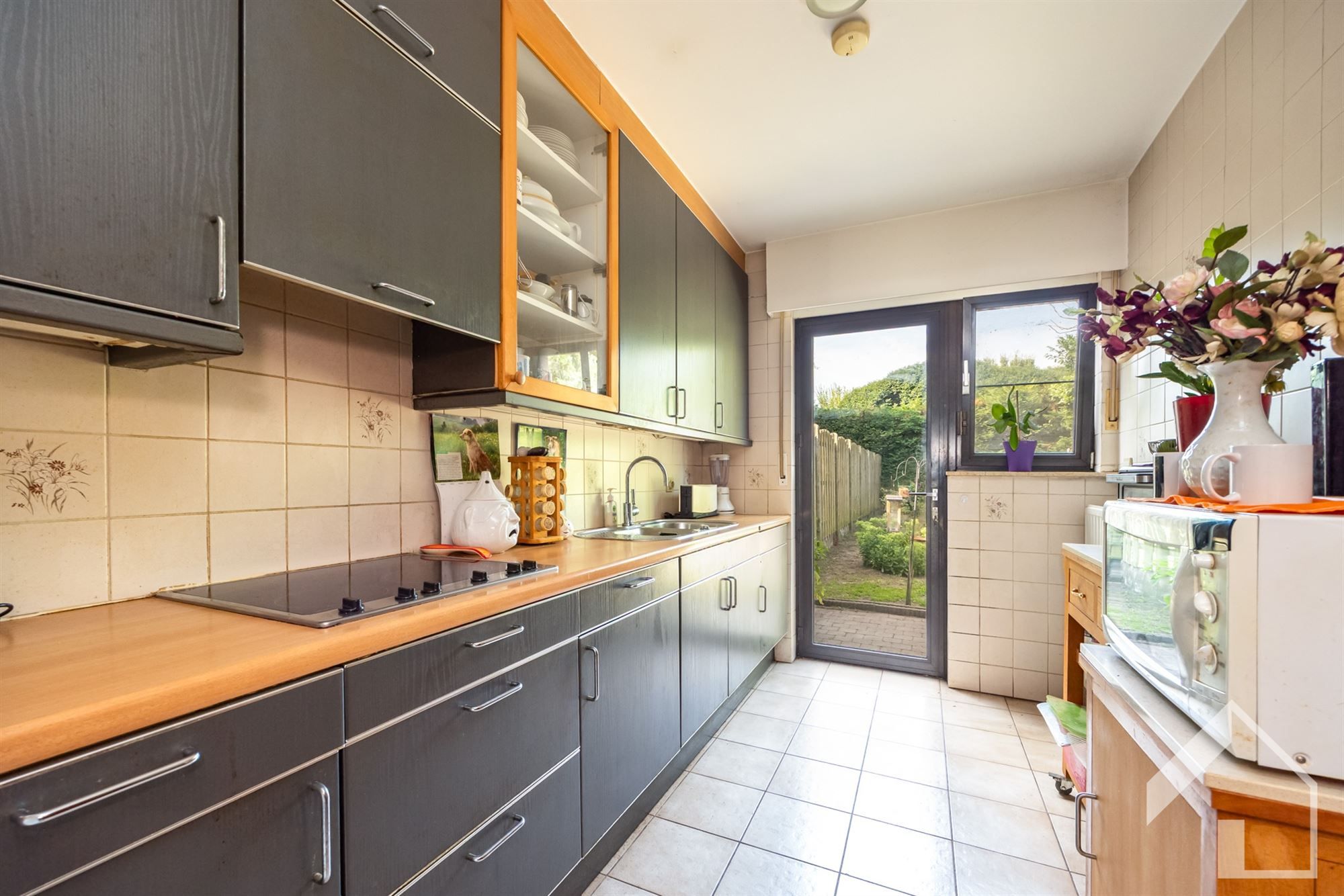 Te renoveren woning op toplocatie! foto 7