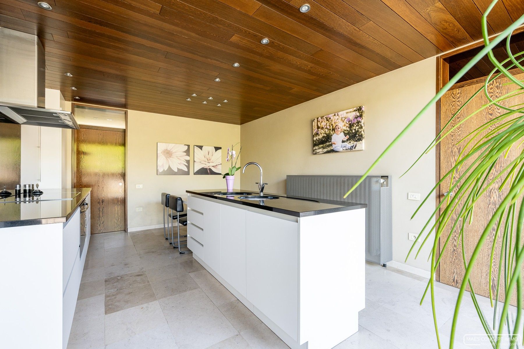 Magazijn te koop met villa, winkel en over te nemen handelsfonds foto 16