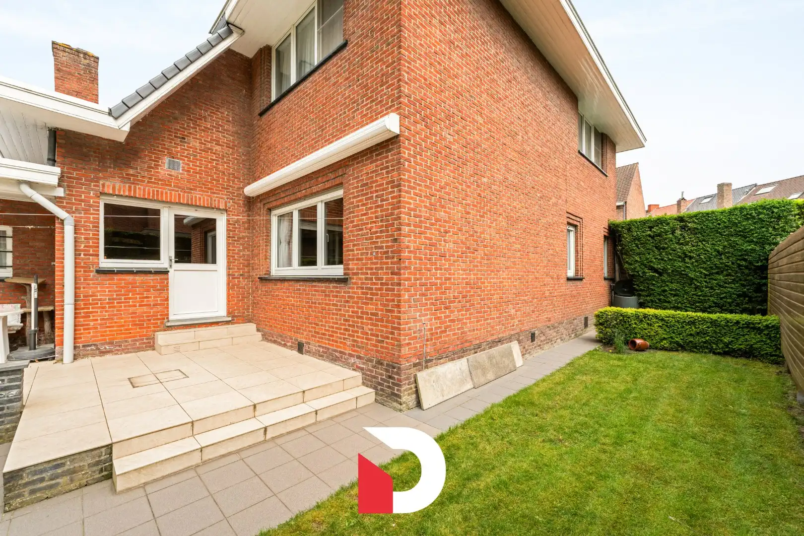 Modernistische villa met prachtige, zongerichte tuin gelegen te 'Kristus Koning'.  foto 25