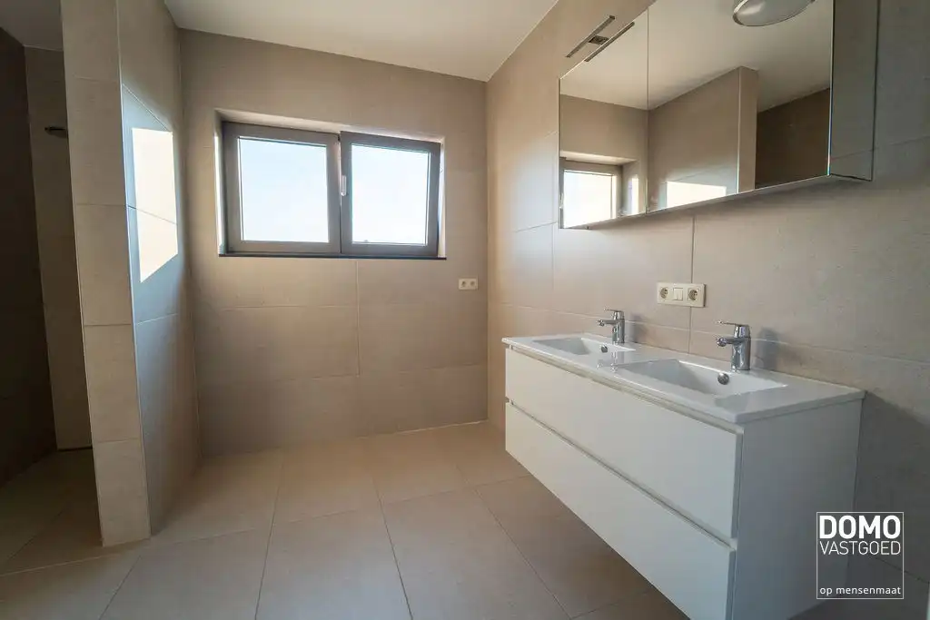 LUXE PENTHOUSE APPARTEMENT MET 2 TERASSEN, LIFT EN ONDERGRONDSE AUTOSTANDPLAATS IN HASSELT. foto 12