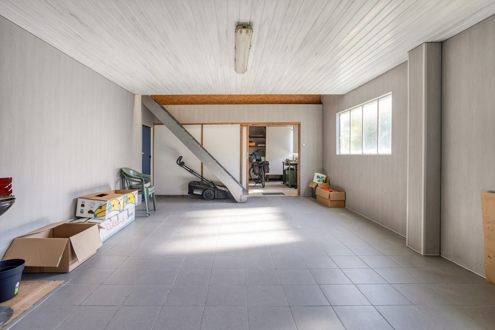 Instapklare Woning met Vergunde Loods en Kantoorruimte! foto 19
