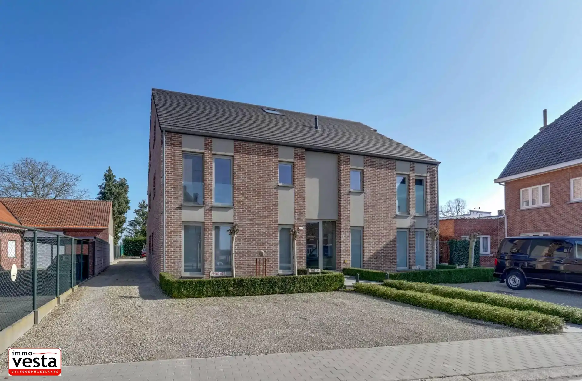 Luxueus gelijkvloers appartement met tuin foto 2