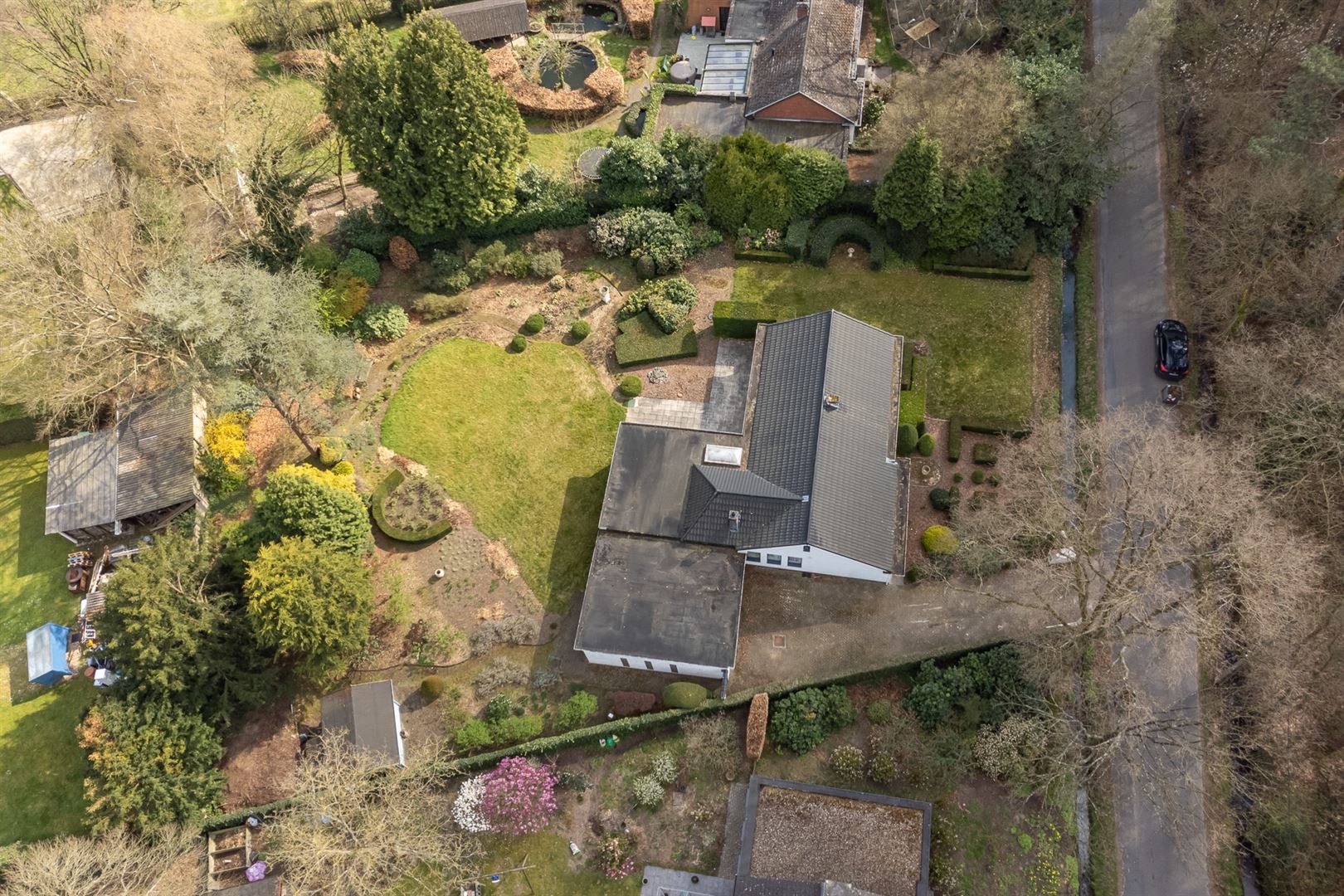 Te renoveren laagbouwvilla met Engelse tuin foto 32