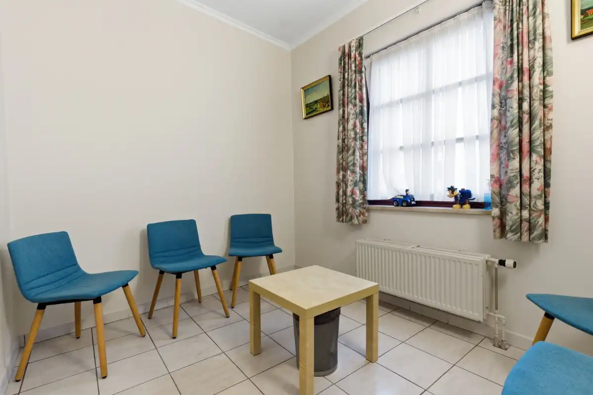 Handelspand / praktijkruimte te huur – centrum Veurne | 980 €/maand foto 5