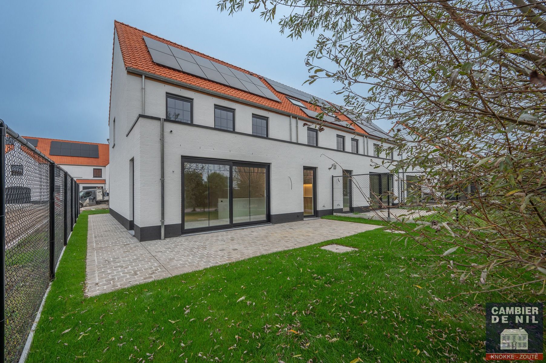 Nieuwbouw woning in een nieuwe residentiële wijk foto 9