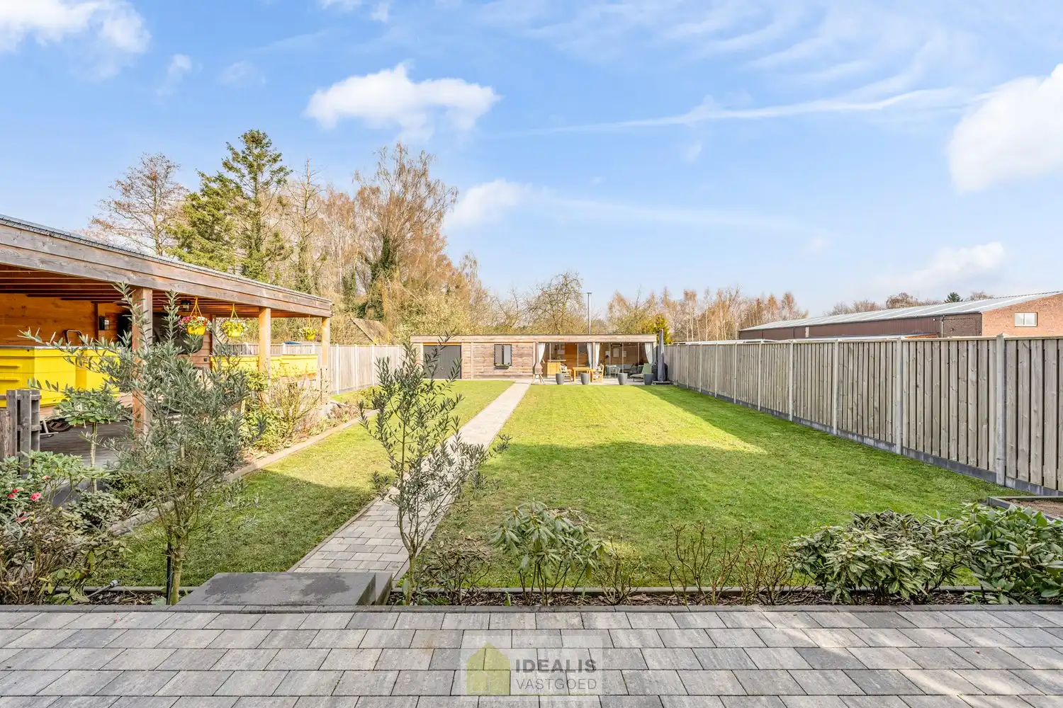 Recent gerenoveerde en perfect onderhouden eengezinswoning met lichtrijke leefruimte, praktisch uitgeruste keuken, 3 slaapkamers, knappe badkamer en knap bijgebouw! foto 38