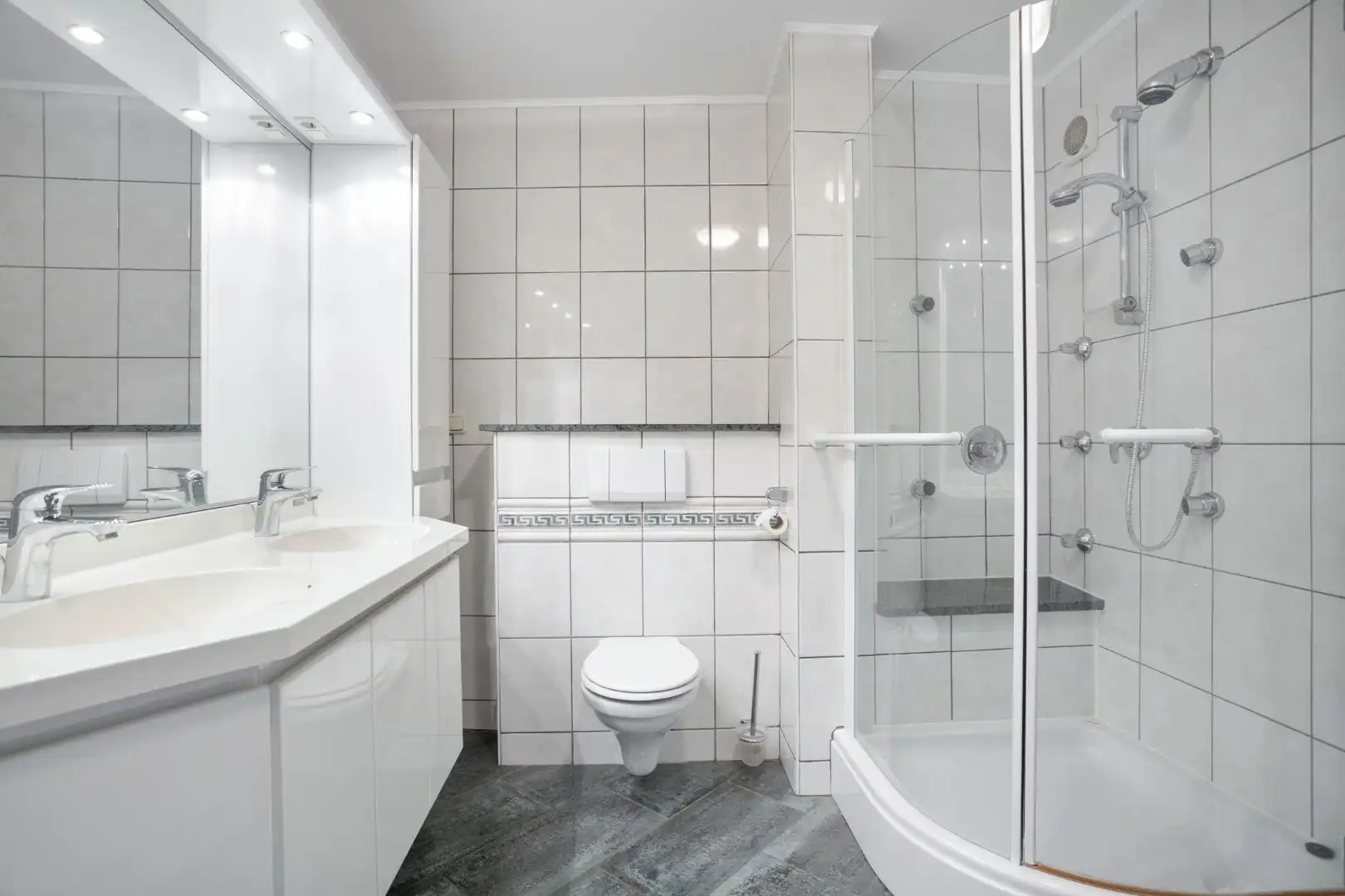 APPARTEMENT VAN 175m² MET 2 SLAAPKAMERS, 2 TERRASSEN en GESLOTEN GARAGE IN LANAKEN CENTRUM !  foto 16