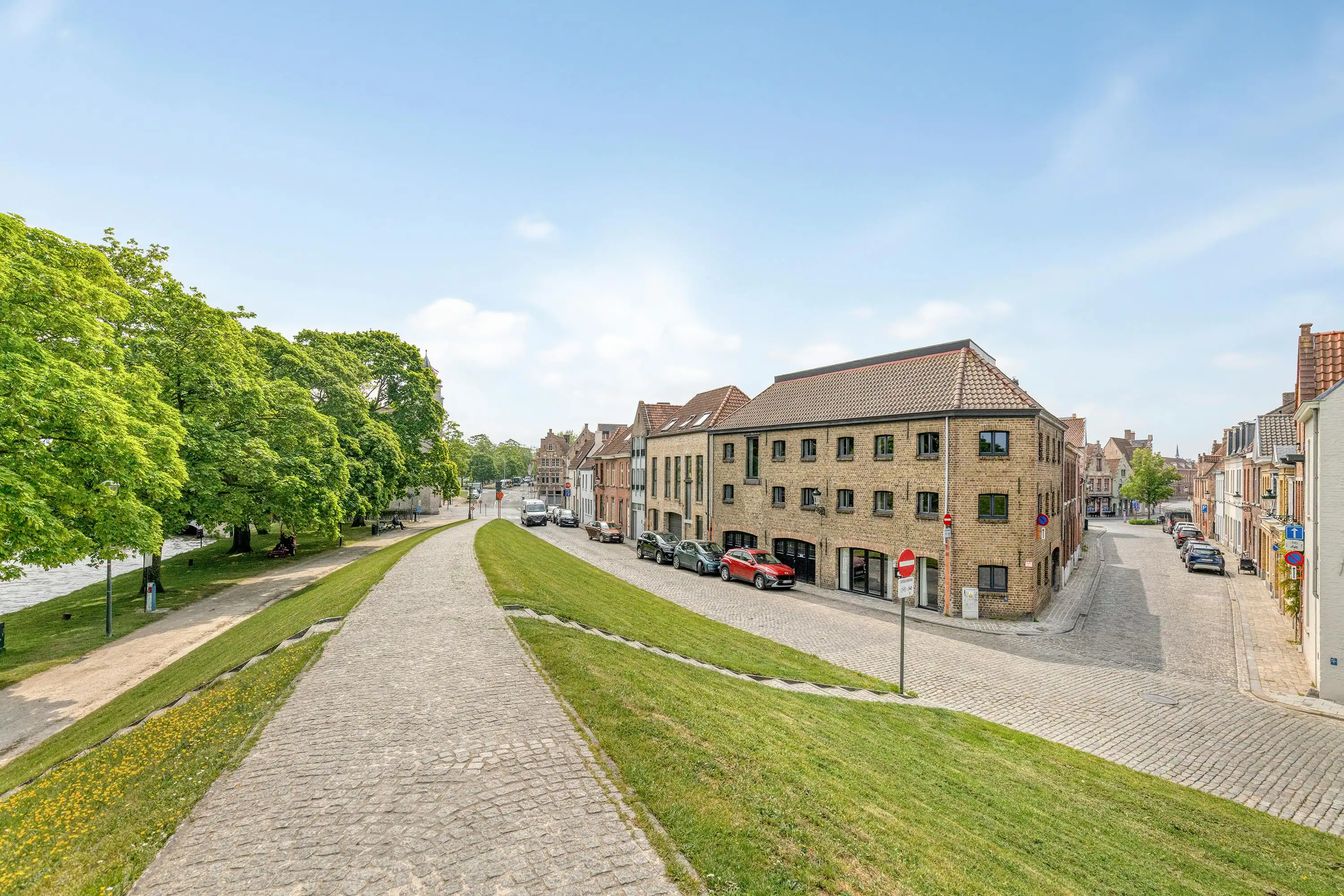 Perfect uitgeruste herenwoning met 3 slaapkamers in Brugge foto 15