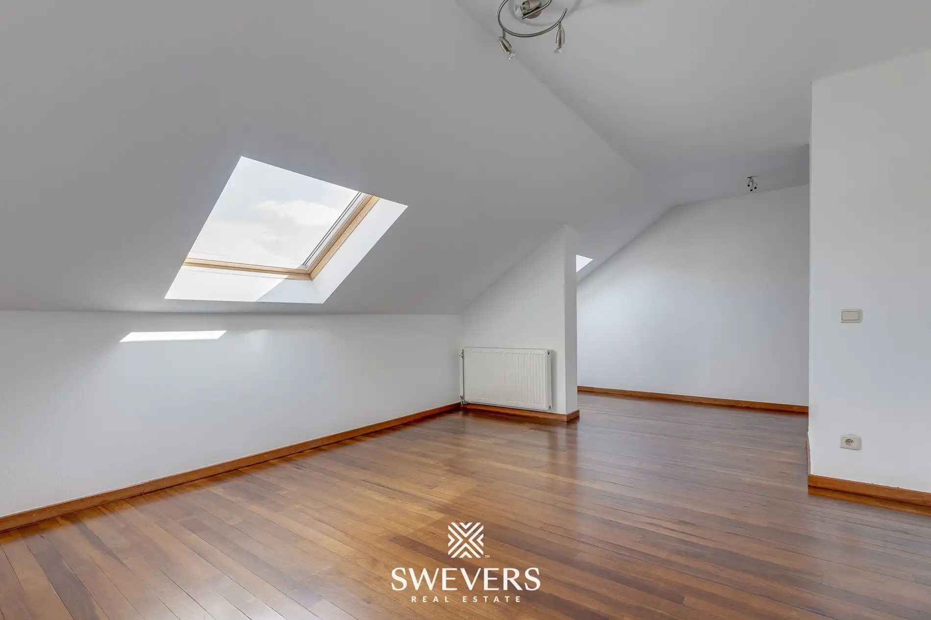 Ruim duplex-appartement in hartje Hasselt: ideaal voor 3 studenten of om te co-housen foto 12
