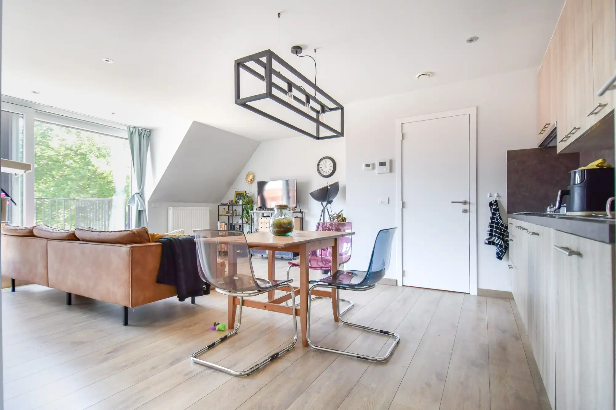 BEZOEKMOMENT WOENSDAG 05/08 VAN 17U30 TOT 18U30 | GOED GELEGEN & KWALITATIEF APPARTEMENT MET TERRAS EN FIETSENBERGING foto 2