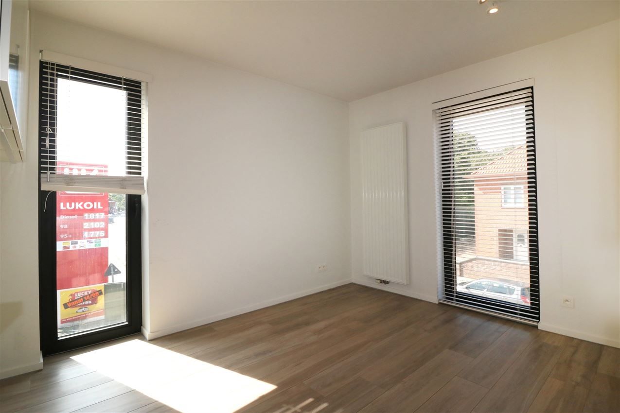 Zonnig appartement met ruim terras, twee slaapkamers in centrum foto 13