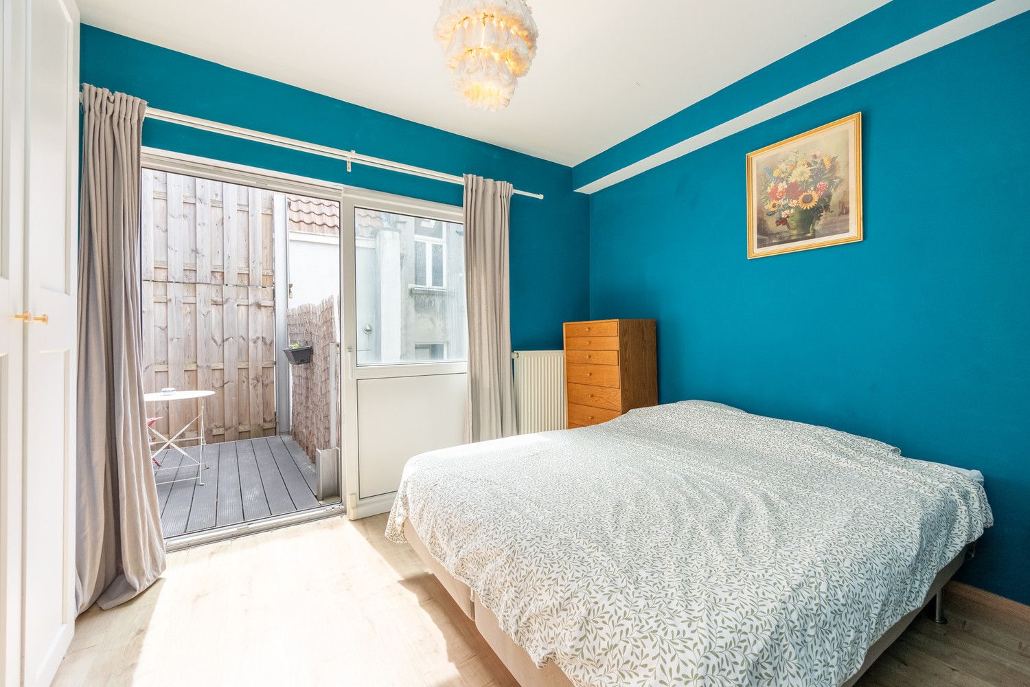 Instapklaar 2-slaapkamer appartement (70m²) met zalig terras op toplocatie in centrum Antwerpen foto 11