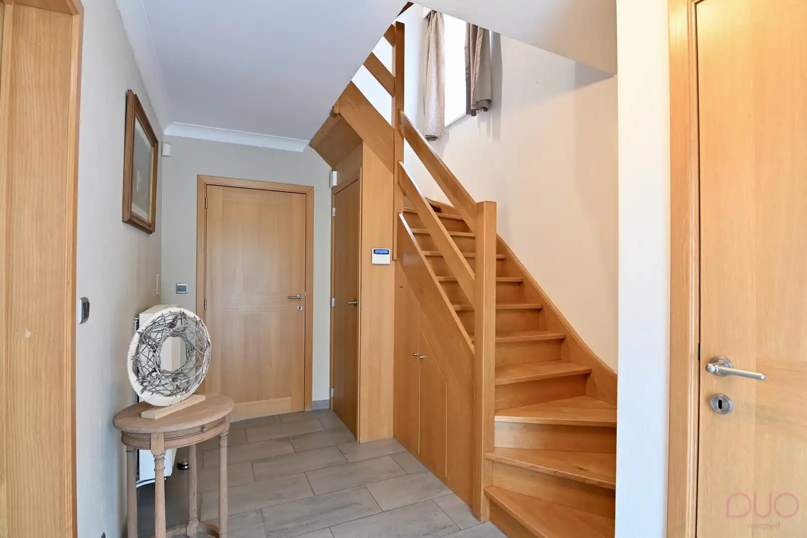 Instapklare halfopen bebouwing met drie slaapkamers, voorzien van alle moderne uitrustingen foto 9