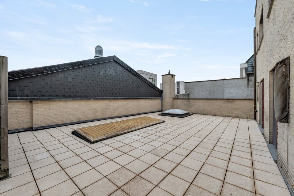 RUIM APPARTEMENT MET UITZONDERLIJK TERRAS VAN +50M² IN SINT-TRUIDEN foto 4