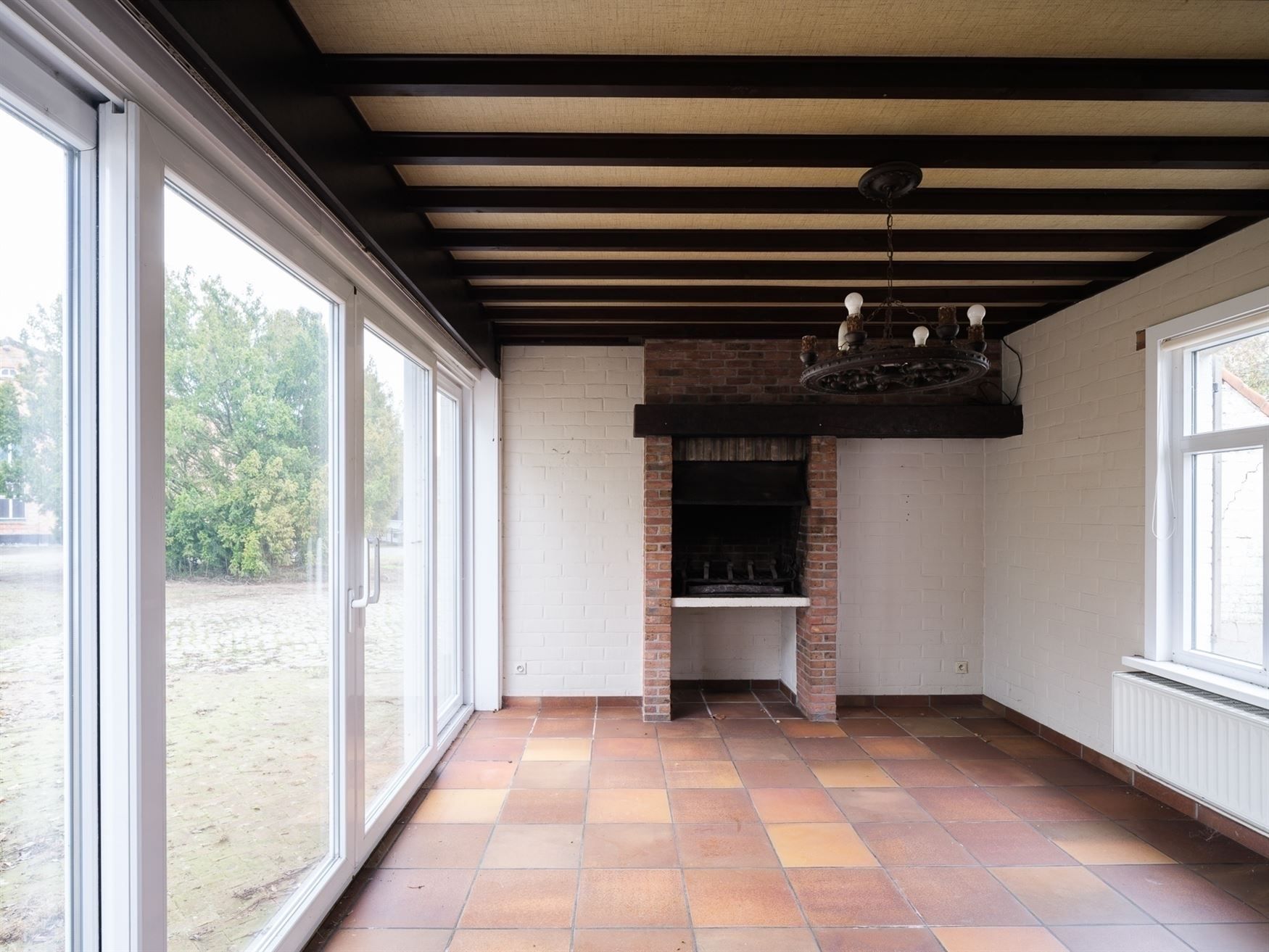 Karakterwoning met riante bijgebouwen foto 12