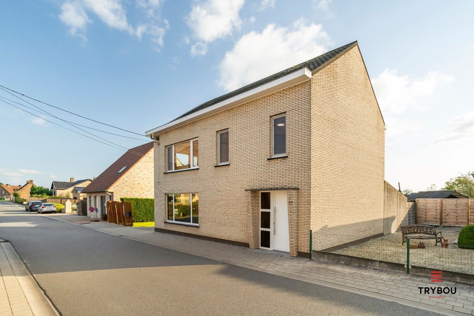 Centraal gelegen, halfopen woning met garage foto 20