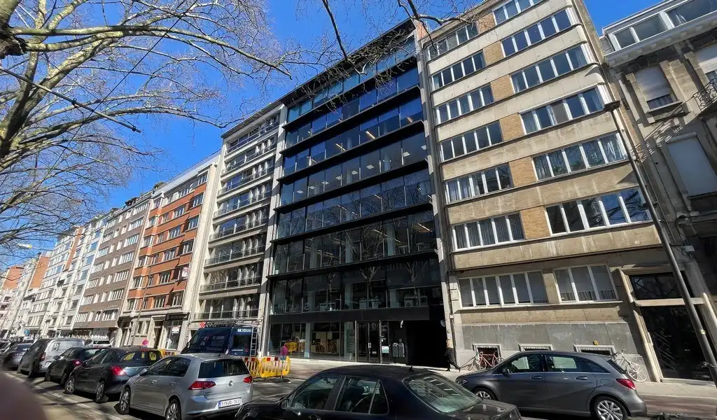Trendy kantoor te huur in Starbuilding te Antwerpen foto {{pictureIndex}}