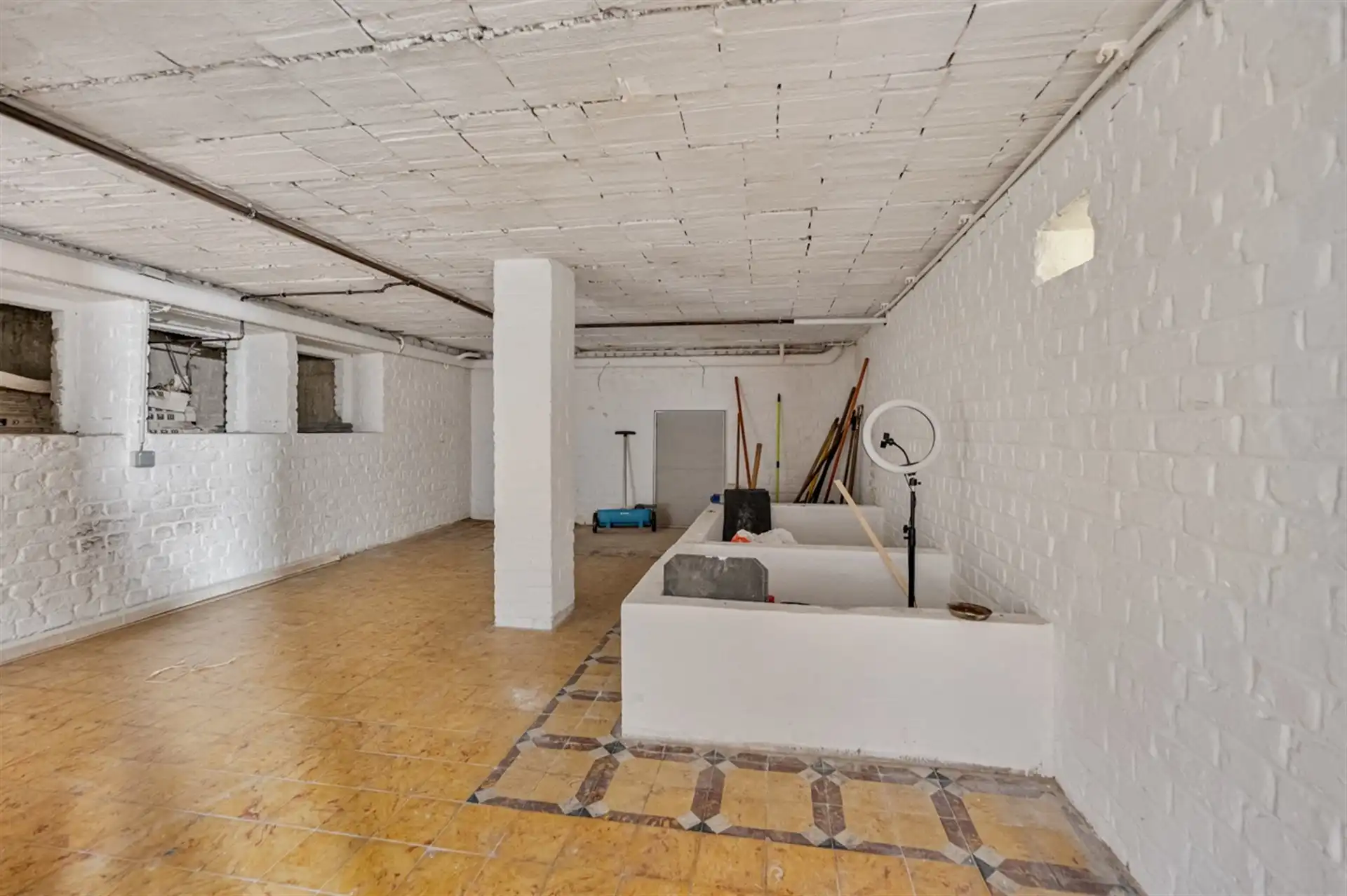 Prachtige HOB met vier slaapkamers, bureau en grote tuin foto 21