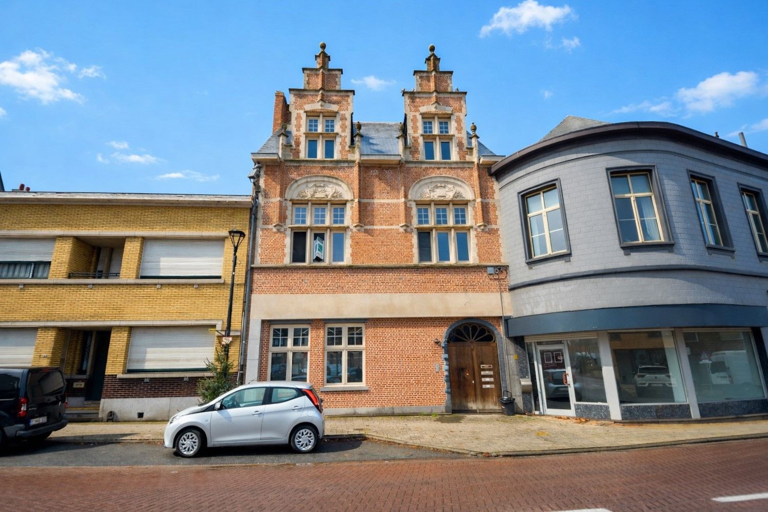 CHARMANT APPARTEMENT MET 1 SLK EN AUTOSTAANPLAATS! foto {{pictureIndex}}