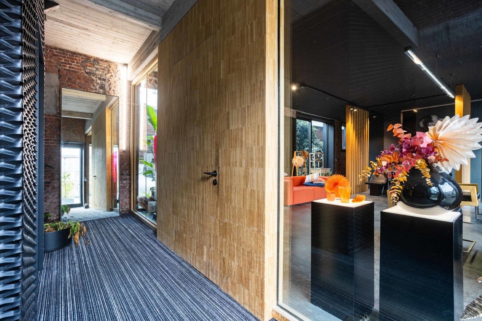 HIGH-END HANDELSRUIMTE OF KANTOOR MET GARAGE foto 7