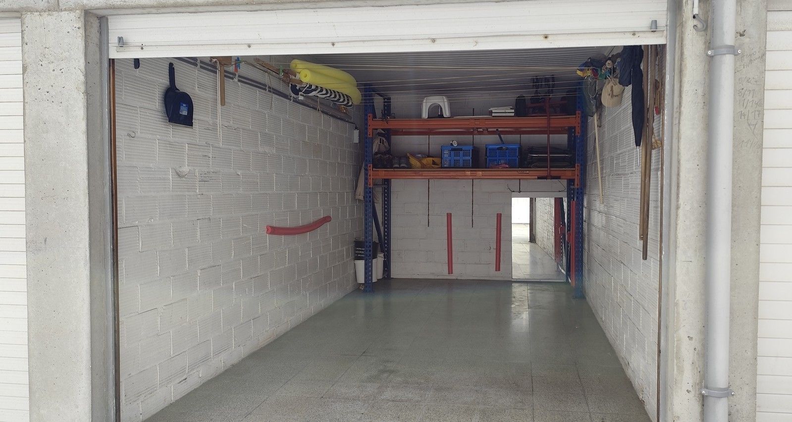 Afgesloten garagebox met centrale ligging foto 2