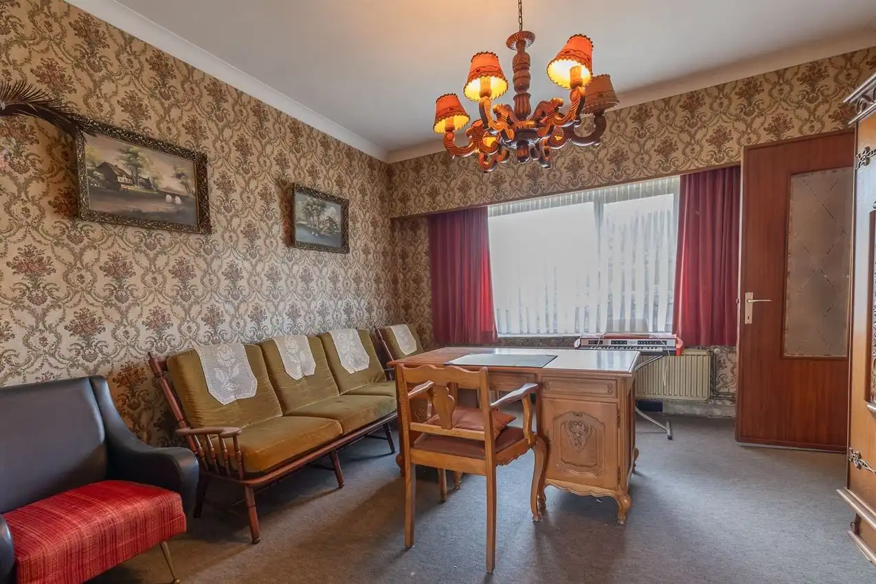 Te renoveren woning met ruimte, rust en potentieel foto 6