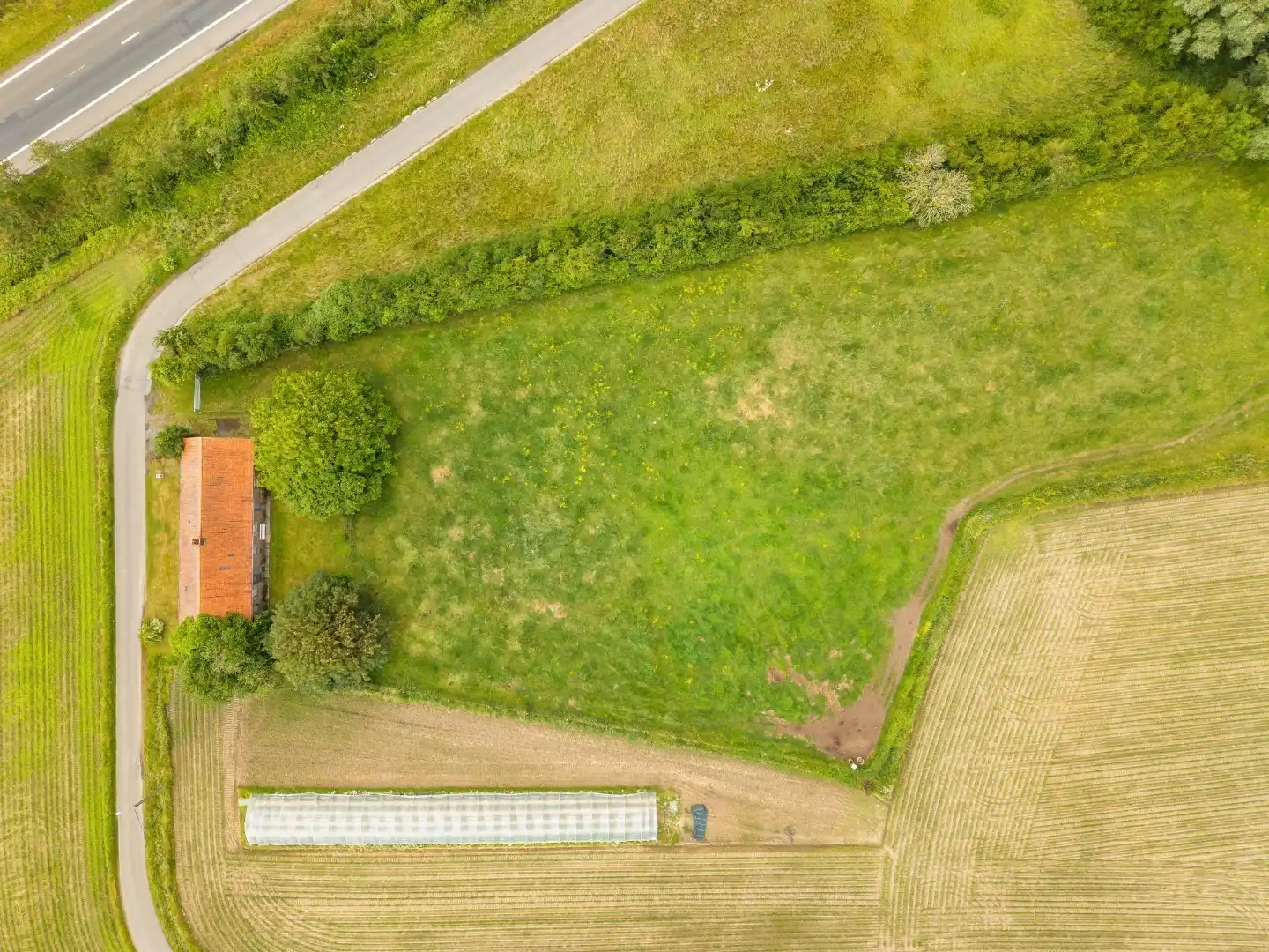 Charmante woning  op een groot perceel met landelijk zicht en vlotte verbinding in Beselare foto 3