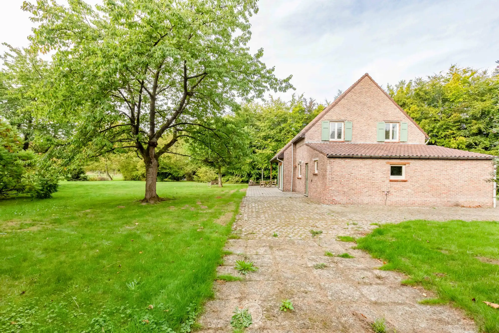 Uniek landhuis met charme en meer dan 10.000 m² eigen grond foto 4