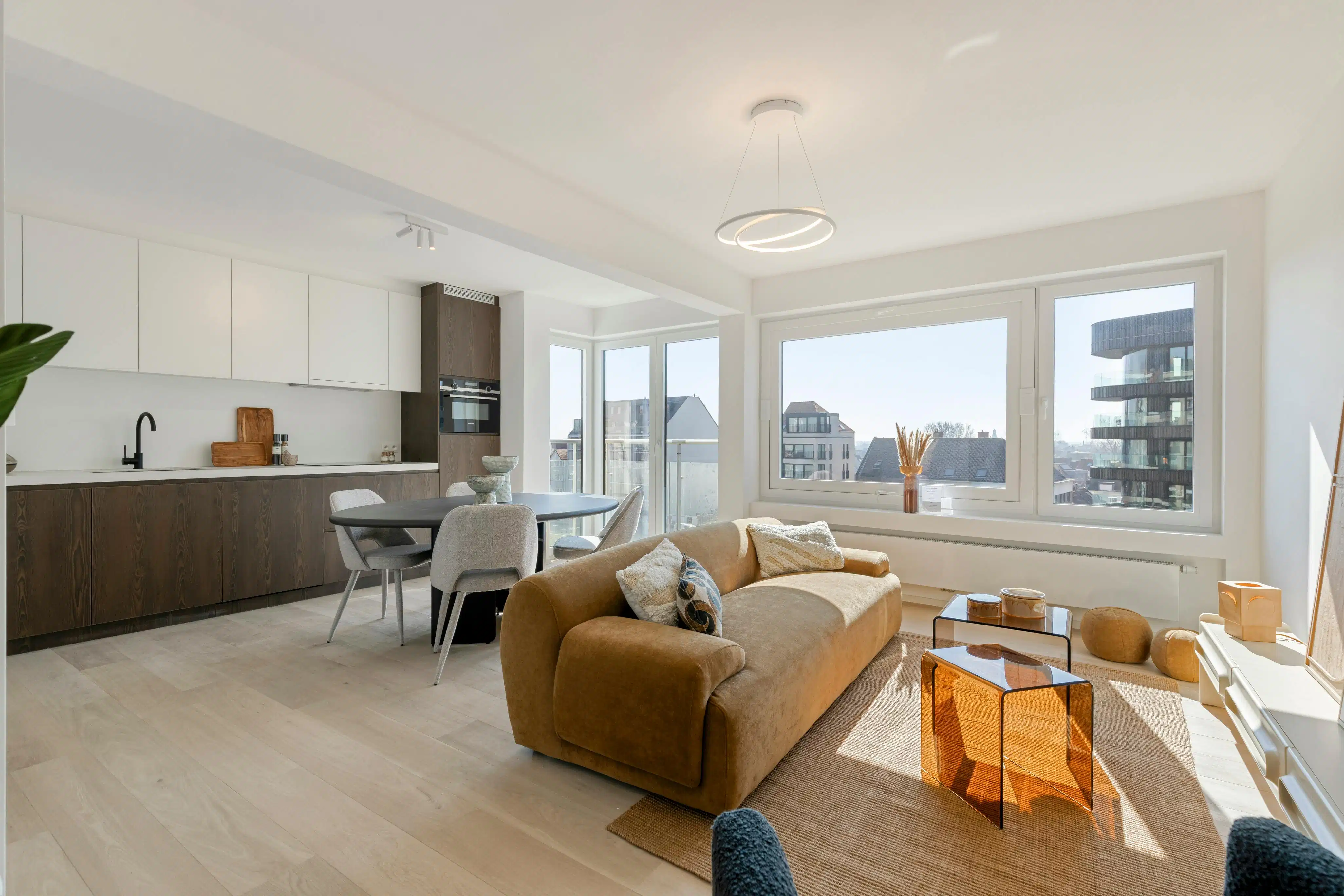 Gerenoveerd appartement met 2 slaapkamers te koop in Heist foto {{pictureIndex}}