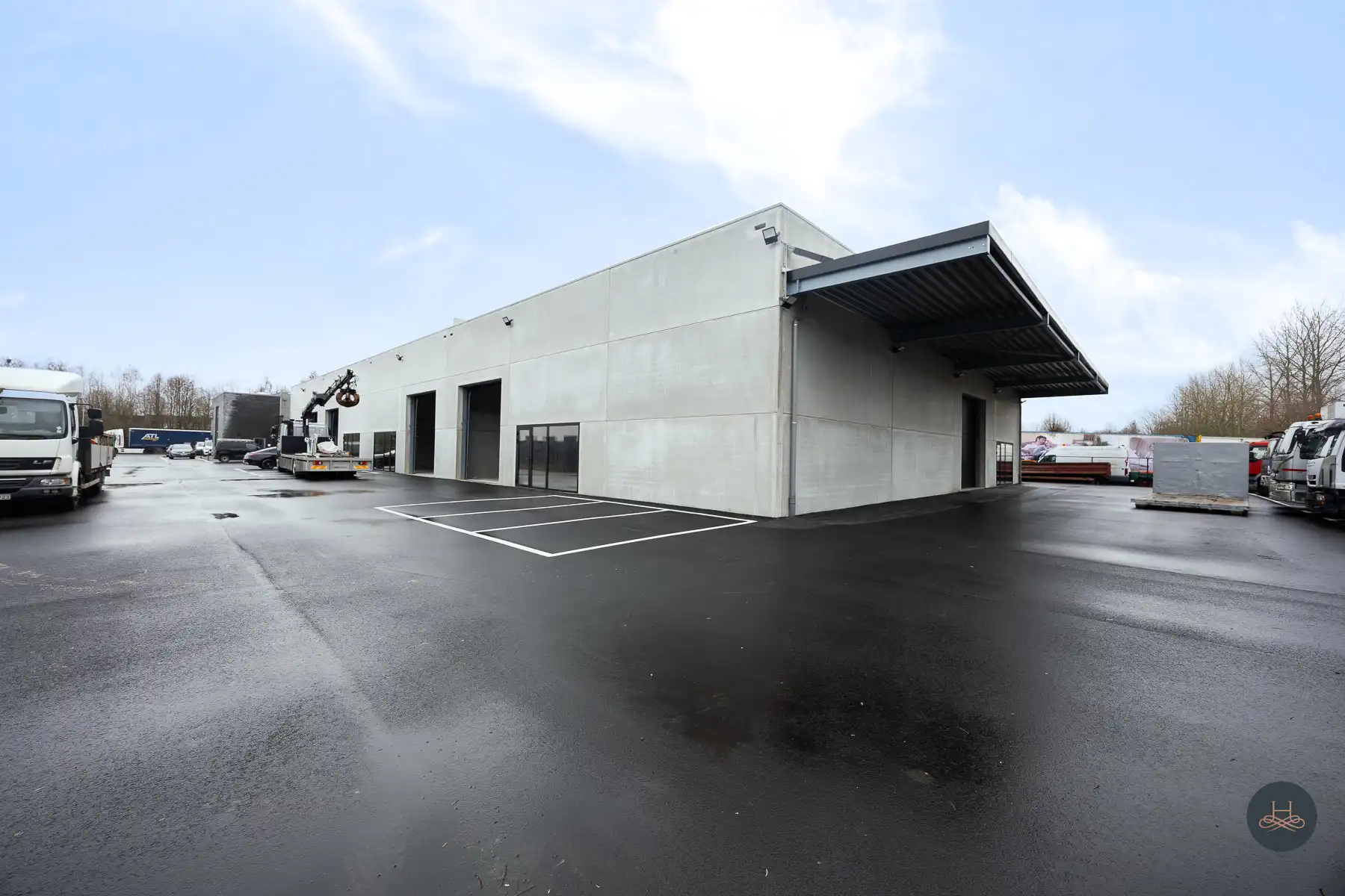 Nieuwbouw KMO-unit met overdekte buitenruimte! foto {{pictureIndex}}