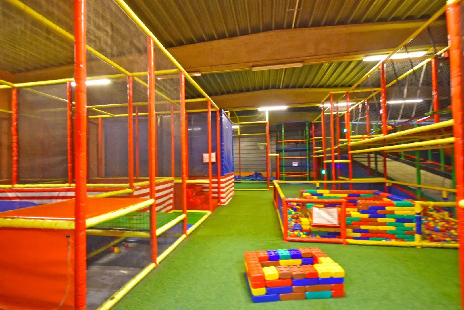 HANDELSRUIMTE/LOODS  EN BOUWGROND IN MAMMOET CENTRUM TE ROESELARE  foto 8