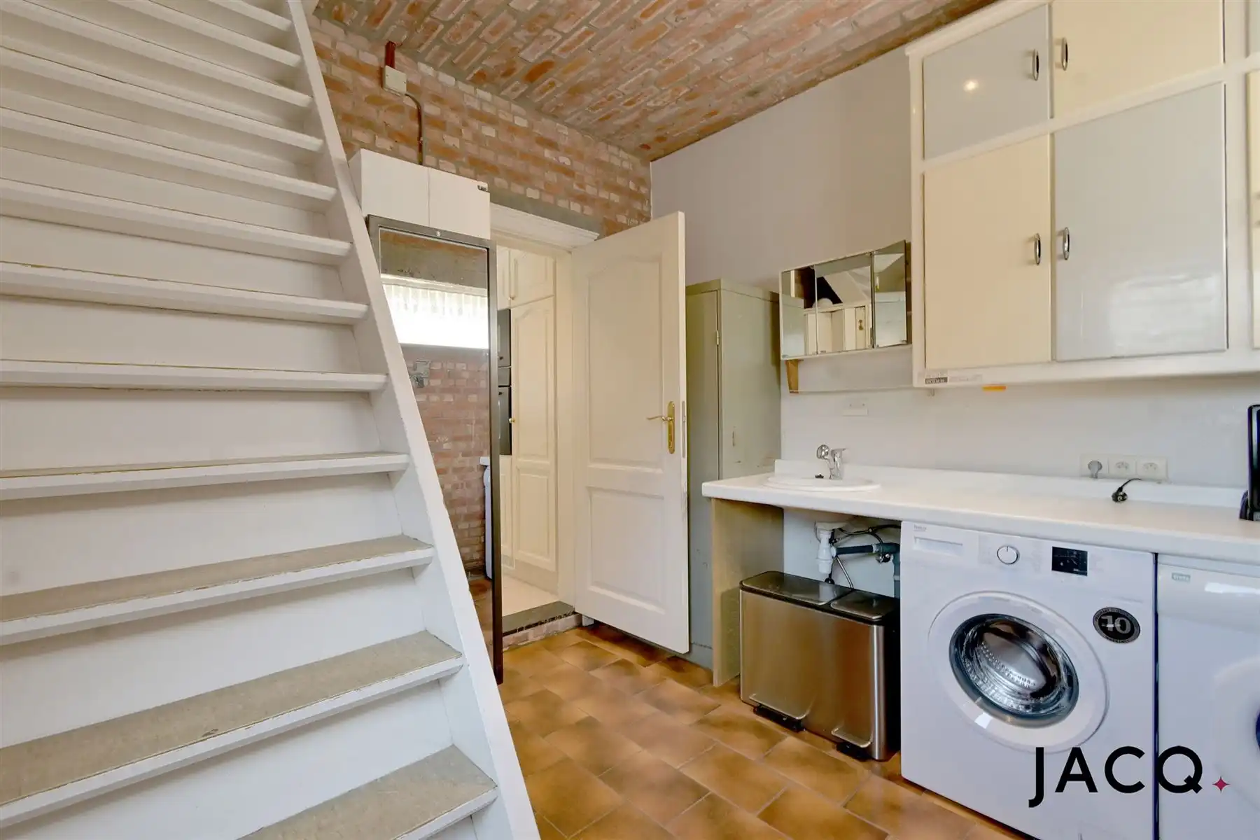 Ruime villa met 4slpk's op een prachtig perceel van 1203m²! foto 16