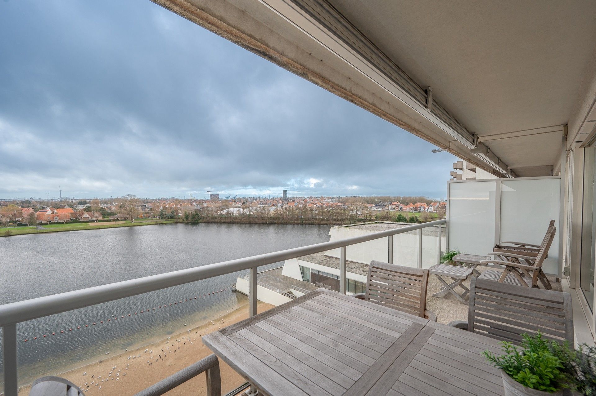 Gemeubeld: 2 slaapkamer appartement met adembenemende zichten! foto {{pictureIndex}}