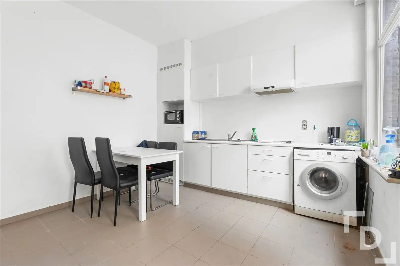 Op te frissen woning te koop in het centrum van Ieper. foto 3