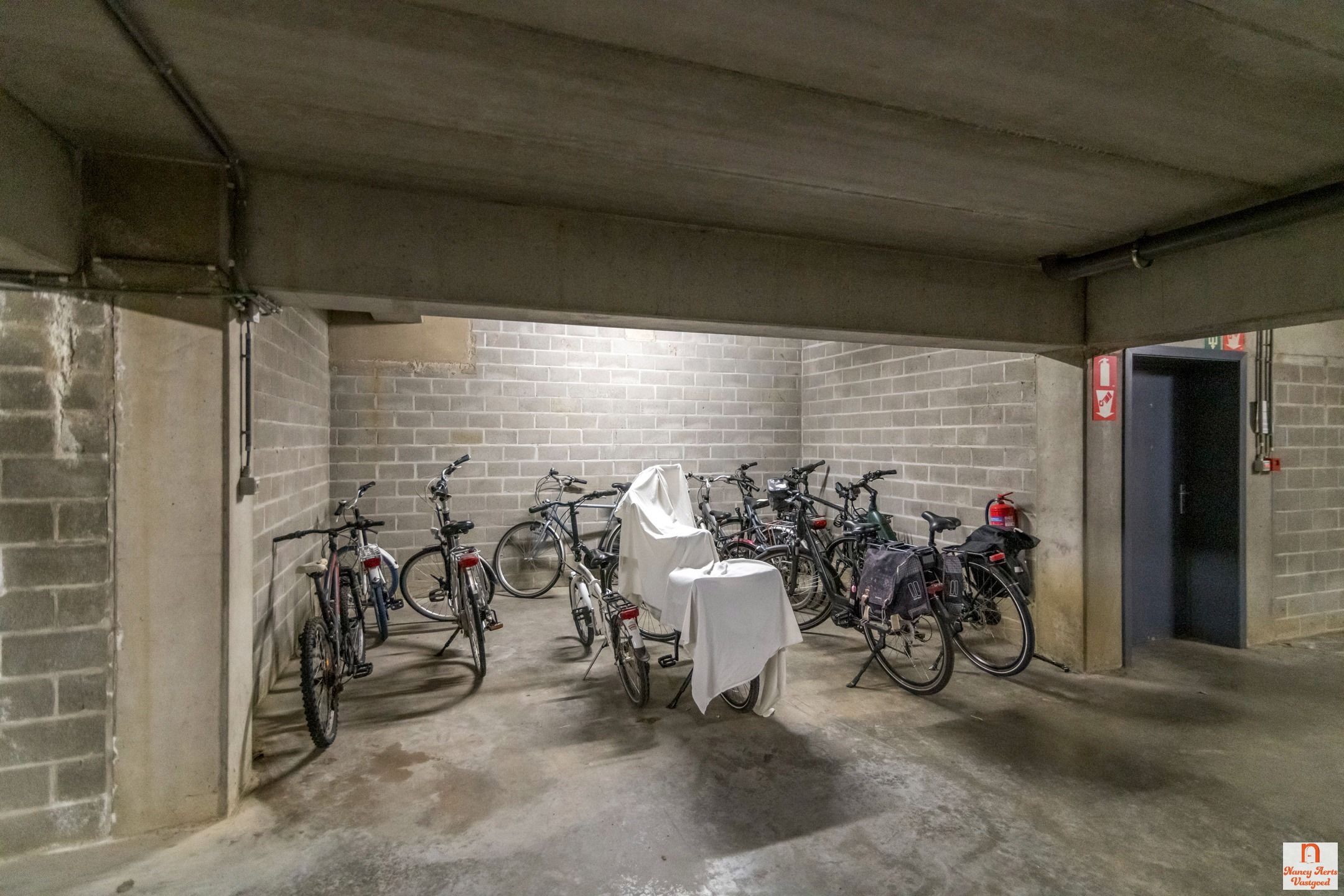 Appartement met autostaanplaats in hartje Koersel foto 32