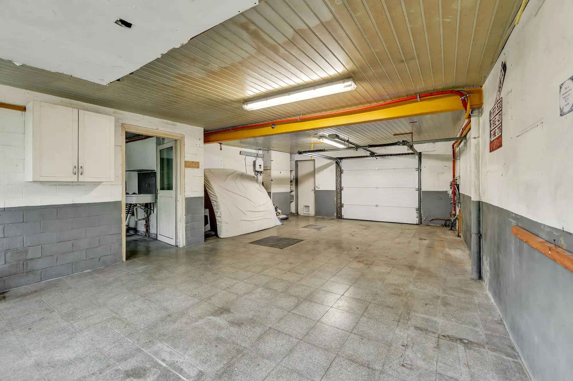Instapklare woning met ruime garage foto 17