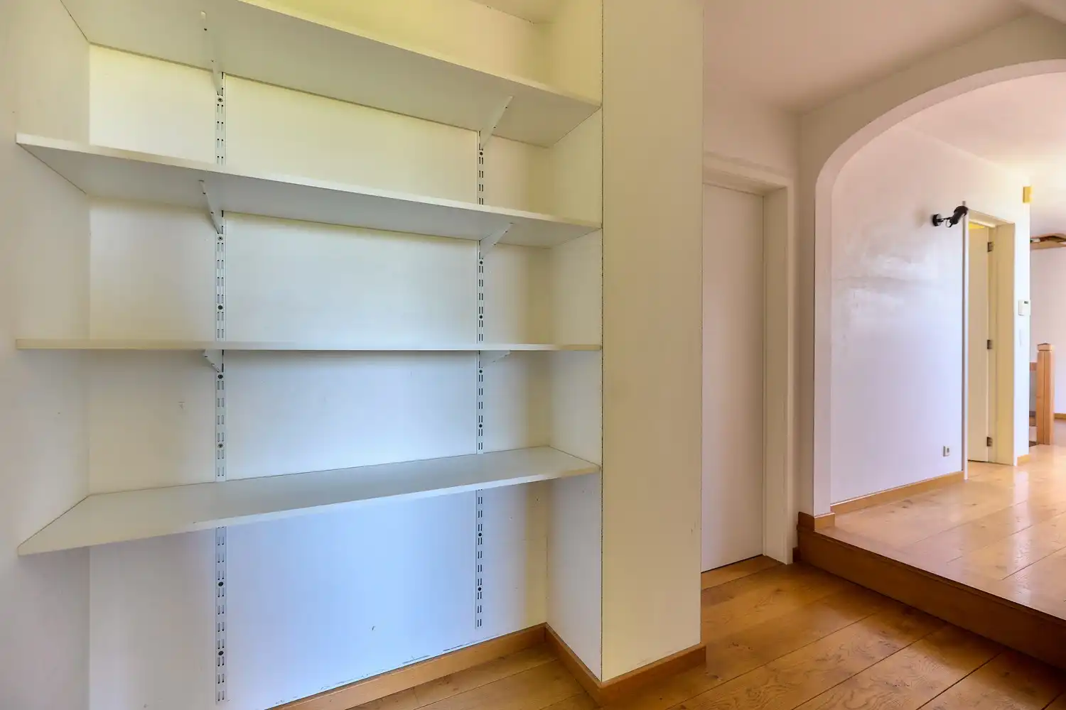 Ruime en degelijk gebouwde villa op groen perceel van 1318m² met zicht op de velden foto 21
