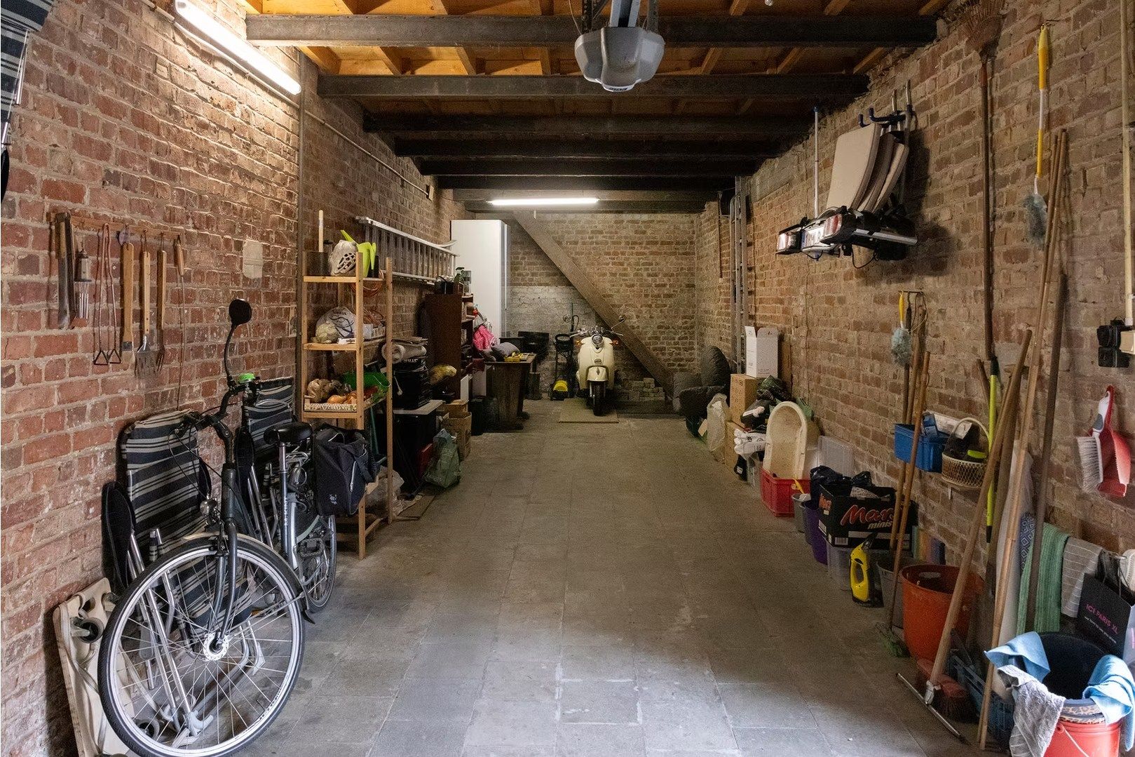 CHARMEVOLLE WONING MET GARAGE  foto 23