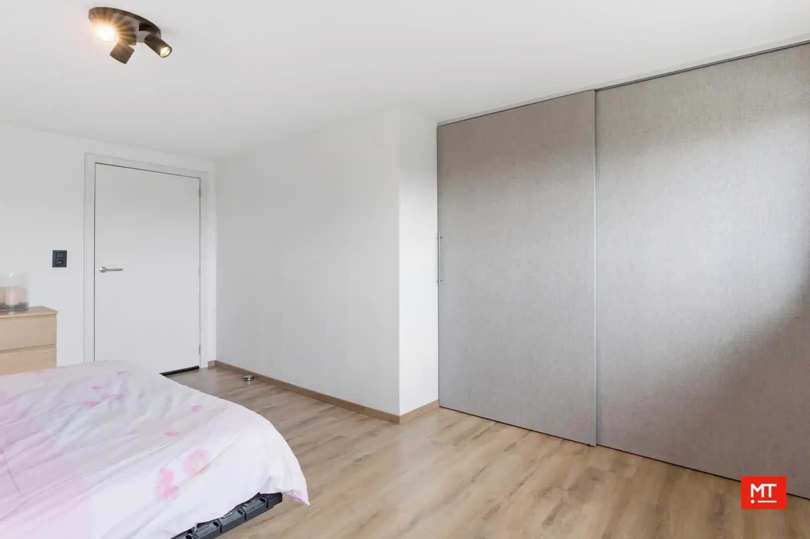 Instapklare alleenstaande woning op een rustige locatie in de dorpskern van Beselare foto 13