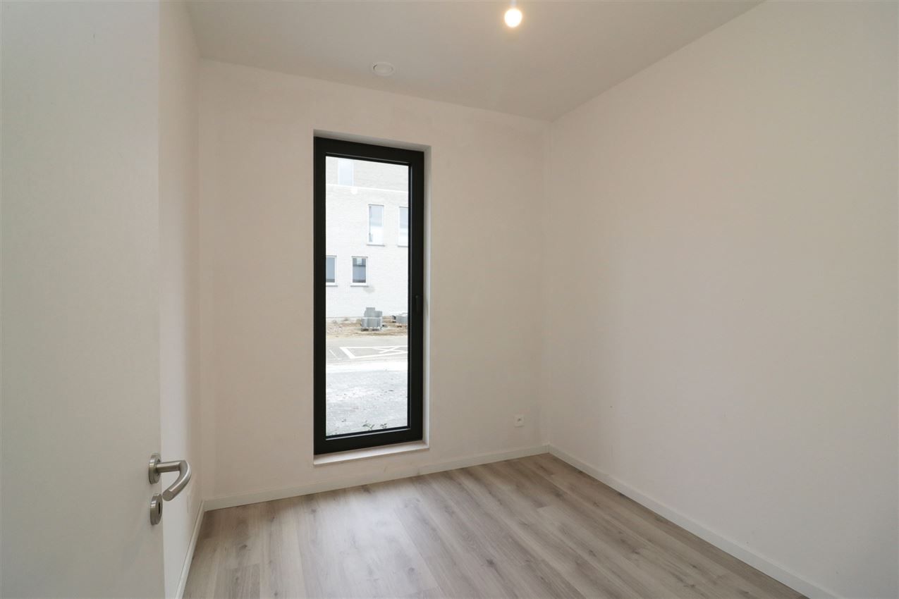 splinternieuw, gelijkvloers, ruim terras, 2 slpk foto 22