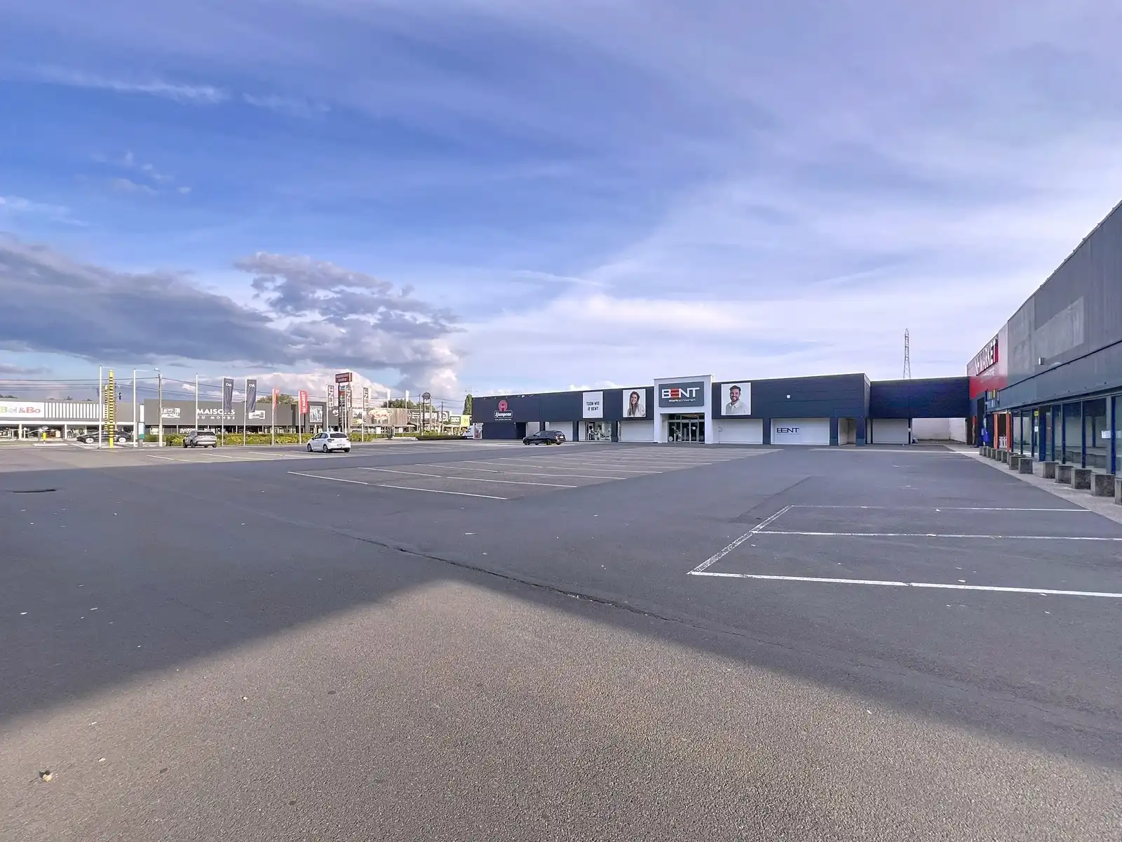 Instapklare baanwinkel op uiterst COMMERCIËLE TOP-ligging te Roeselare! foto 5