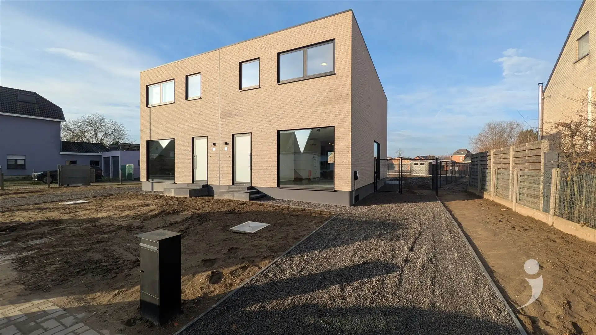 Nieuwbouw huis foto {{pictureIndex}}