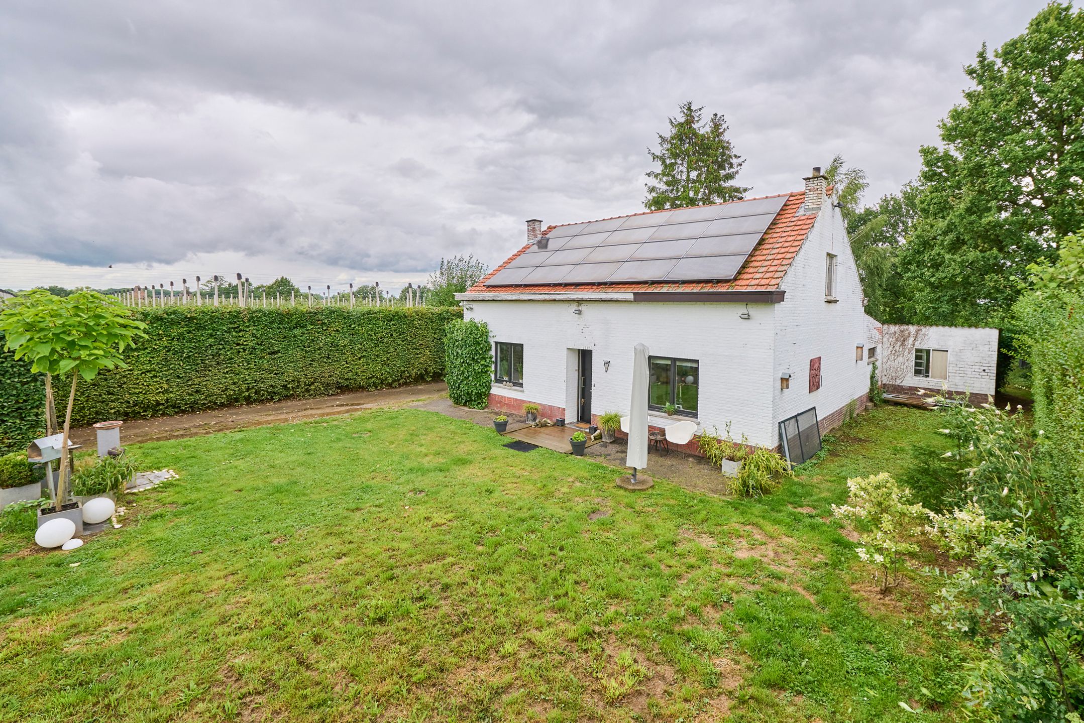 Prachtig bouwgrond met bestaande woning in het groen foto 3