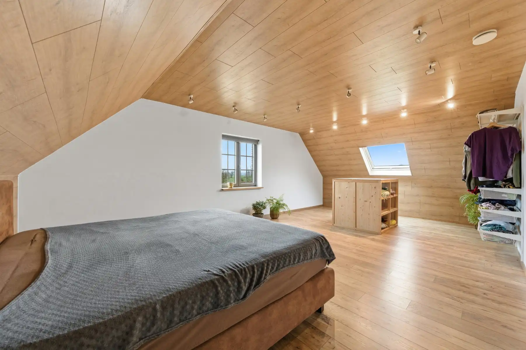 Recente BEN villa met 1,7 ha weiland foto 21