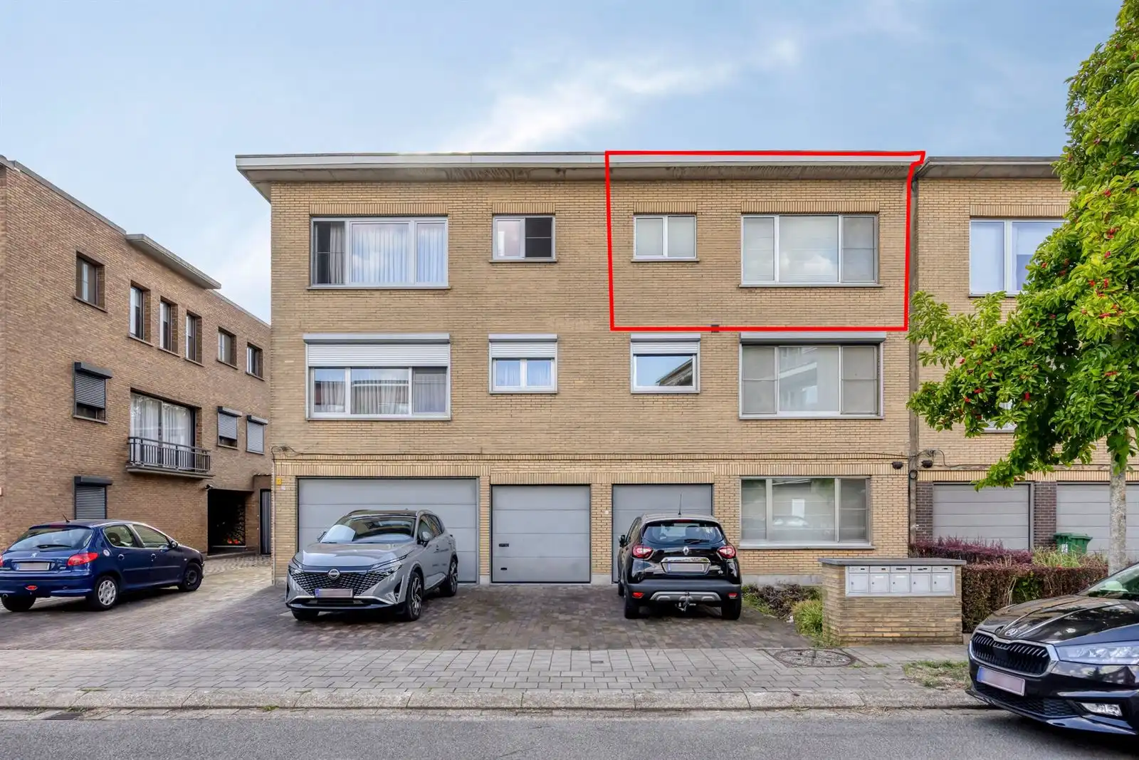 Instapklaar 2-slpk appartement met parking! foto 2