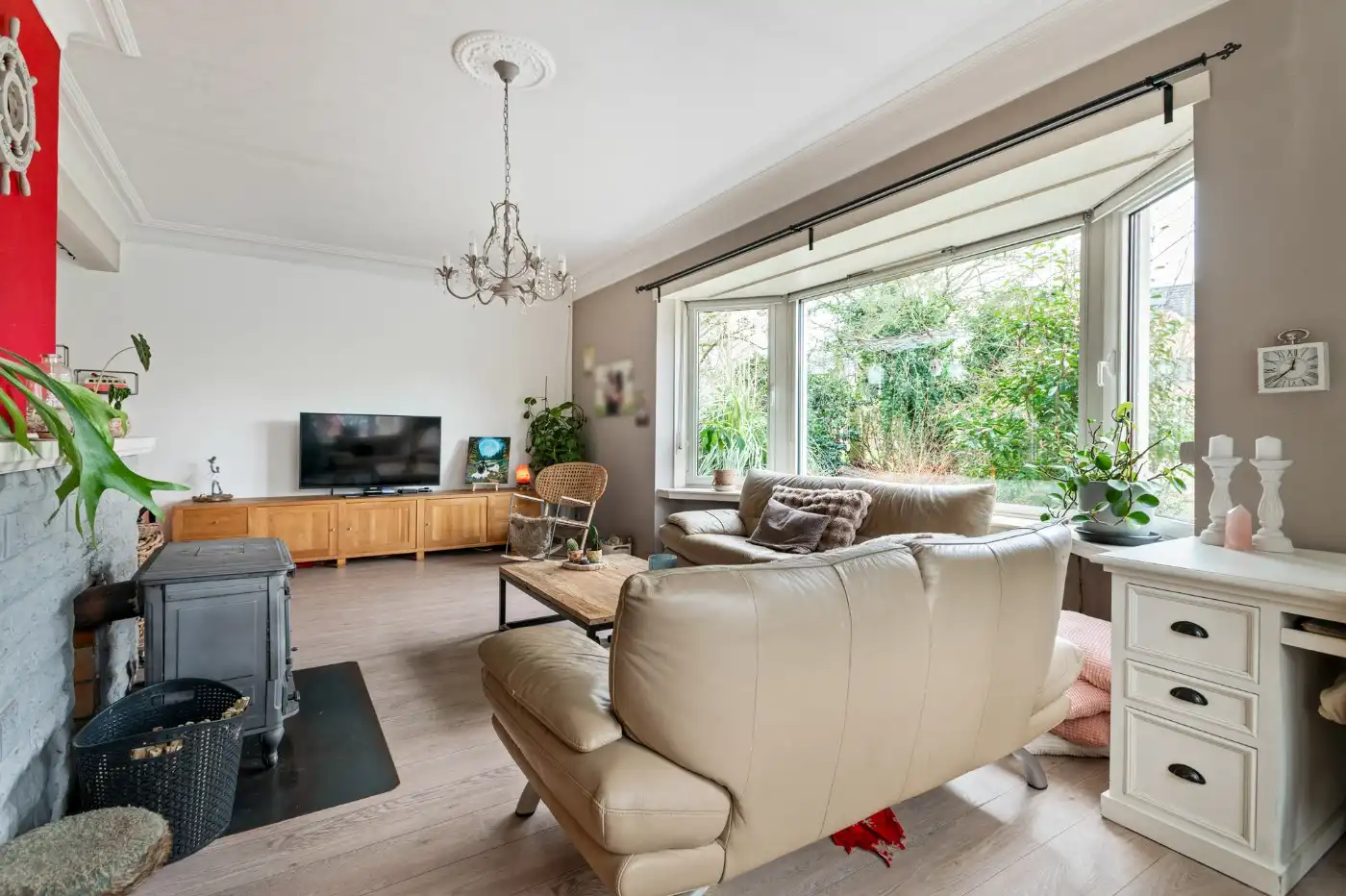 Ruime, instapklare, vrijstaande woning met 5 slpk., grote tuin en praktijkruimte foto 6