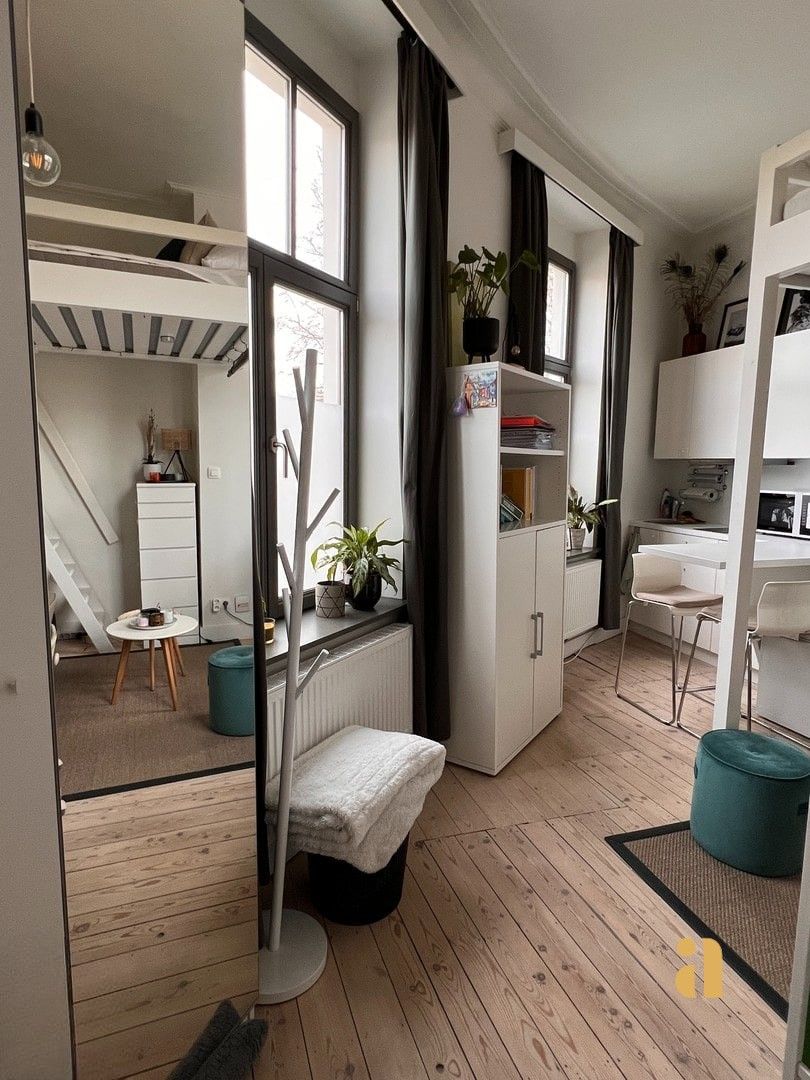 Studio mét meubels in ’t stad foto 6