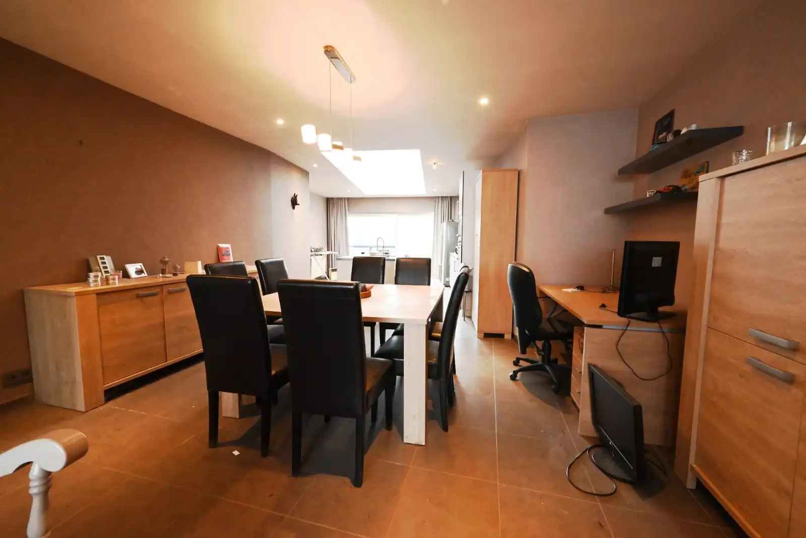 Woning (3slpk) + volledig ingerichte studio in het hartje van Ardooie! foto 4