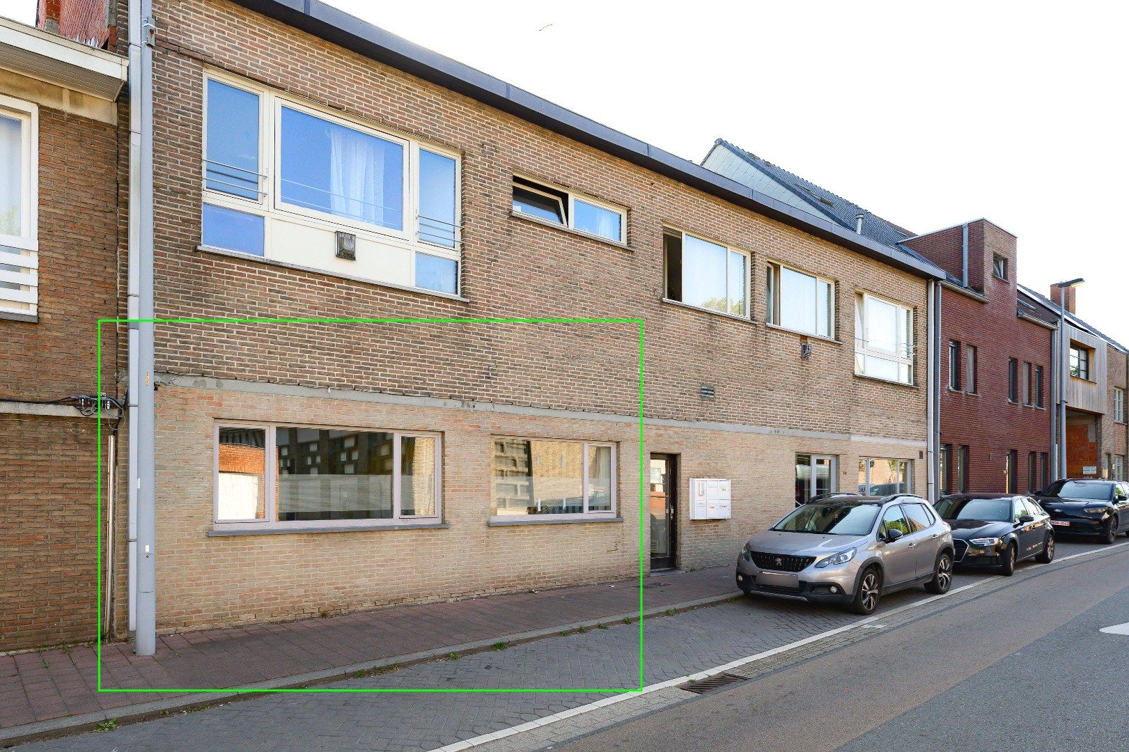 INSTAPKLAAR GELIJKVLOERS APPARTEMENT MET 2 SLPKS EN TERRAS foto 14