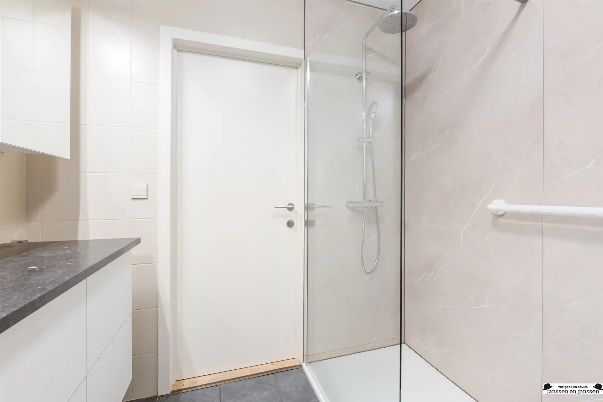 Unieke laagbouwwoning met 4 slaapkamers foto 18